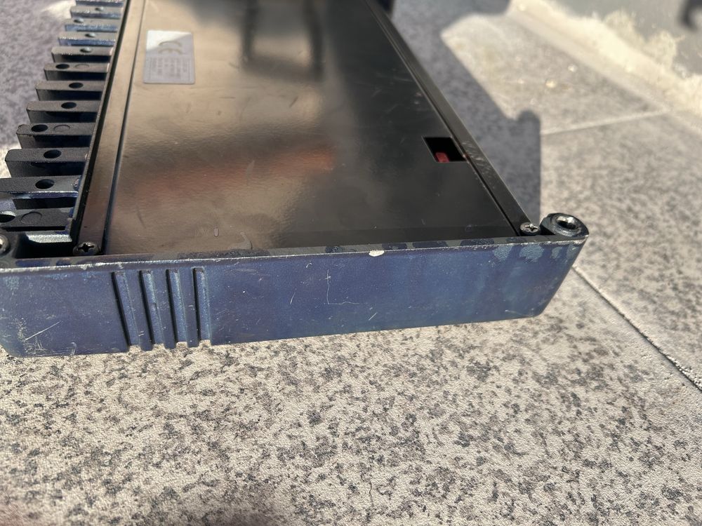 Amplificador para sistema de som automovel