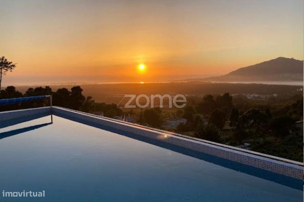 Moradia T4 com jardim, piscina e vistas mar em Cristelo - Caminha