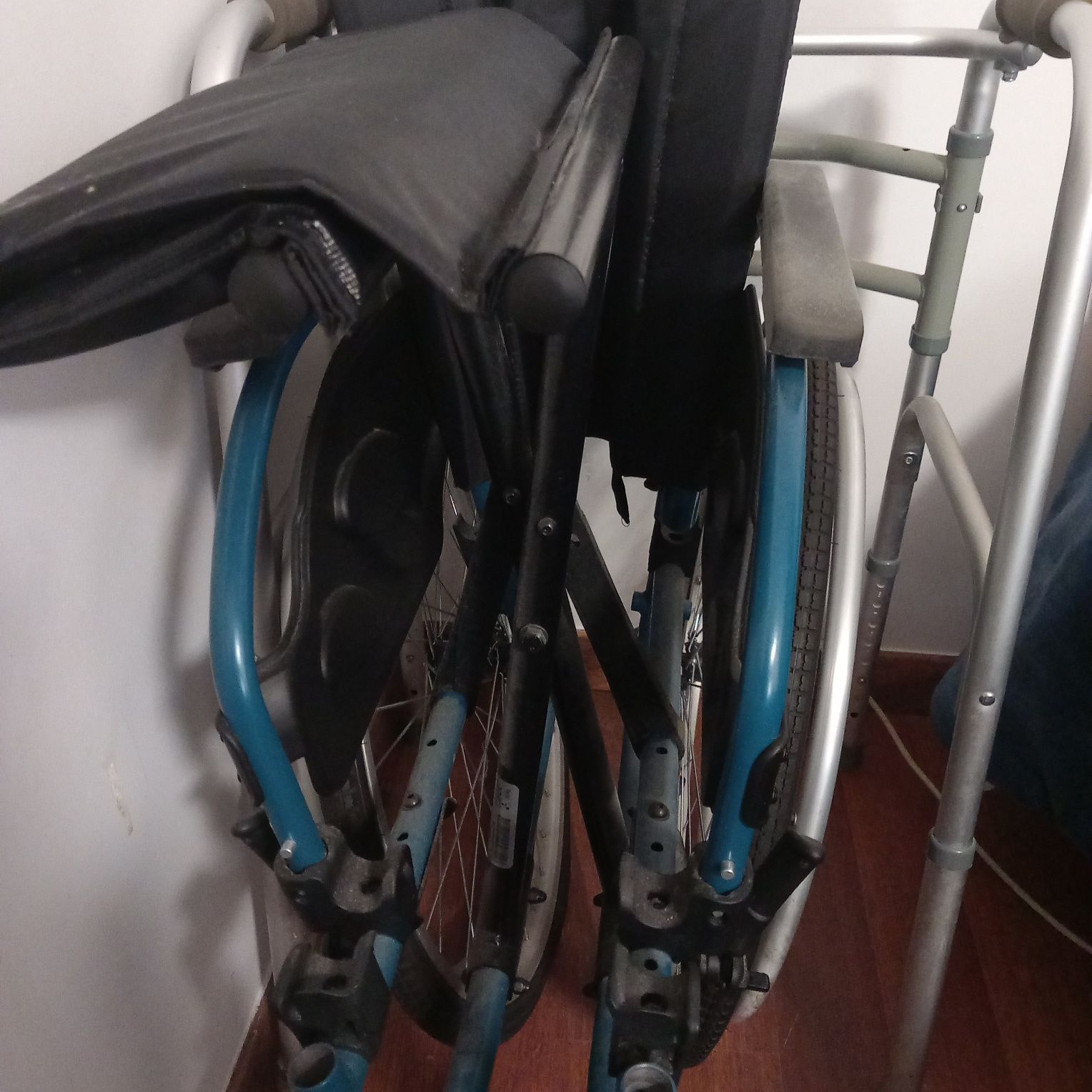 Cama articulada nova sem uso com colchão
