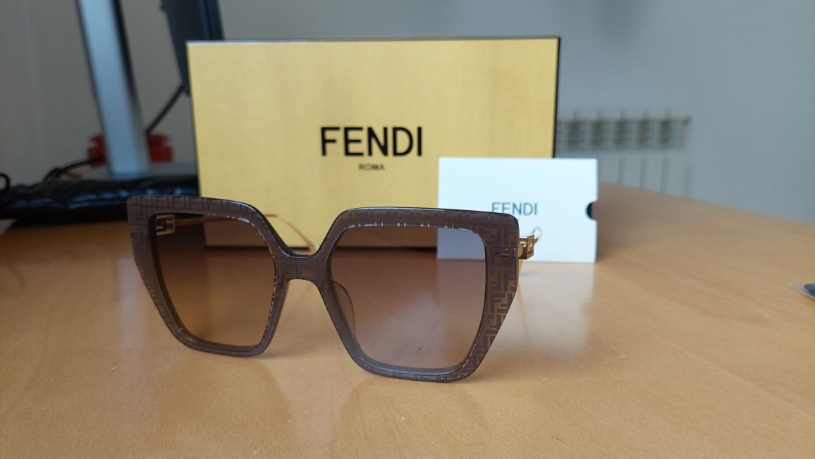 Óculos de sol FENDI como novos (FN000579) - Senhora