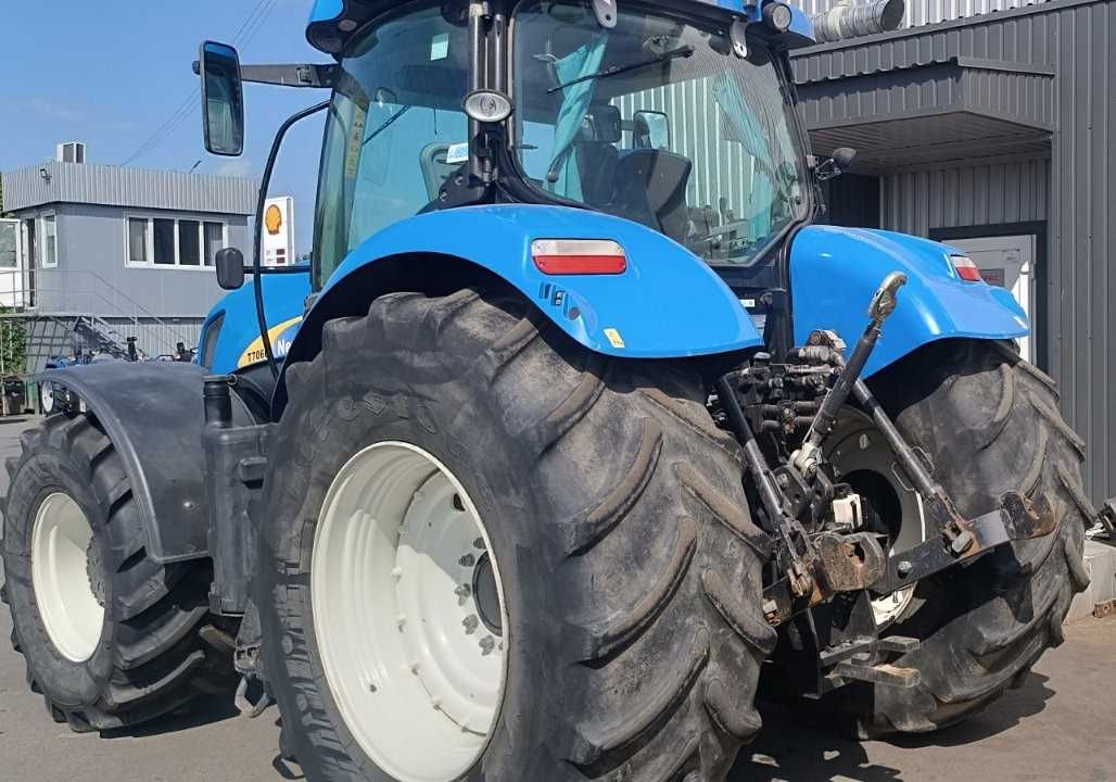 Трактор New Holland T7060