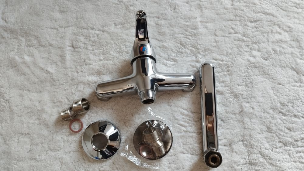 Bateria naścienna z krótką wylewką Valvex