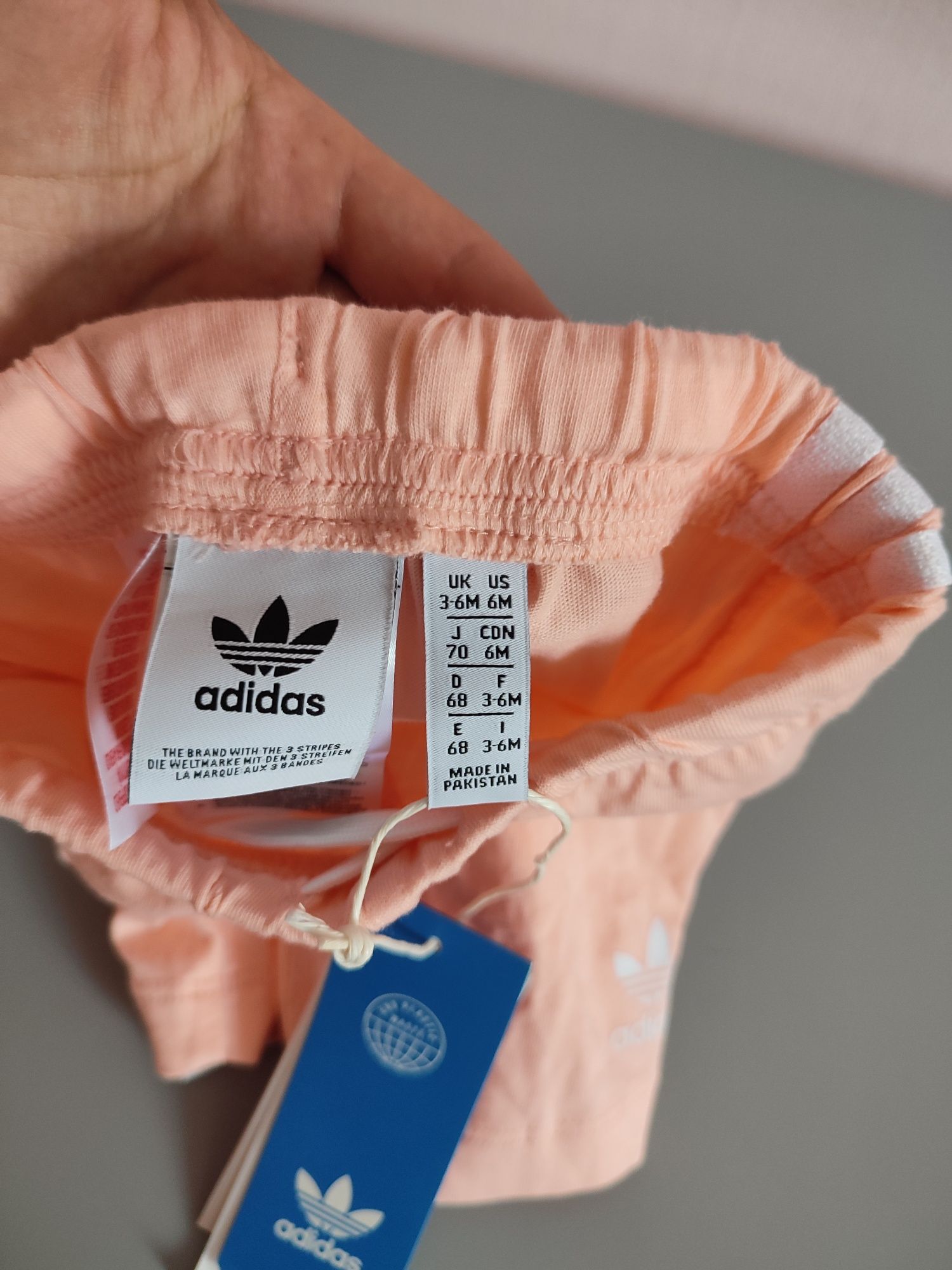 Шорти adidas дитячі 3-6 місяців ніжного персикового кольору