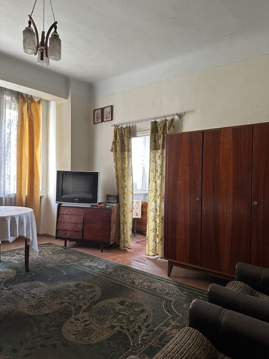 Продам двокімнатну квартиру в смт. Гірник