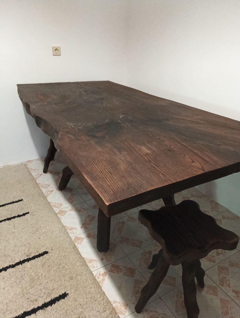 Mesa  com 4 bancos ( prancha única).