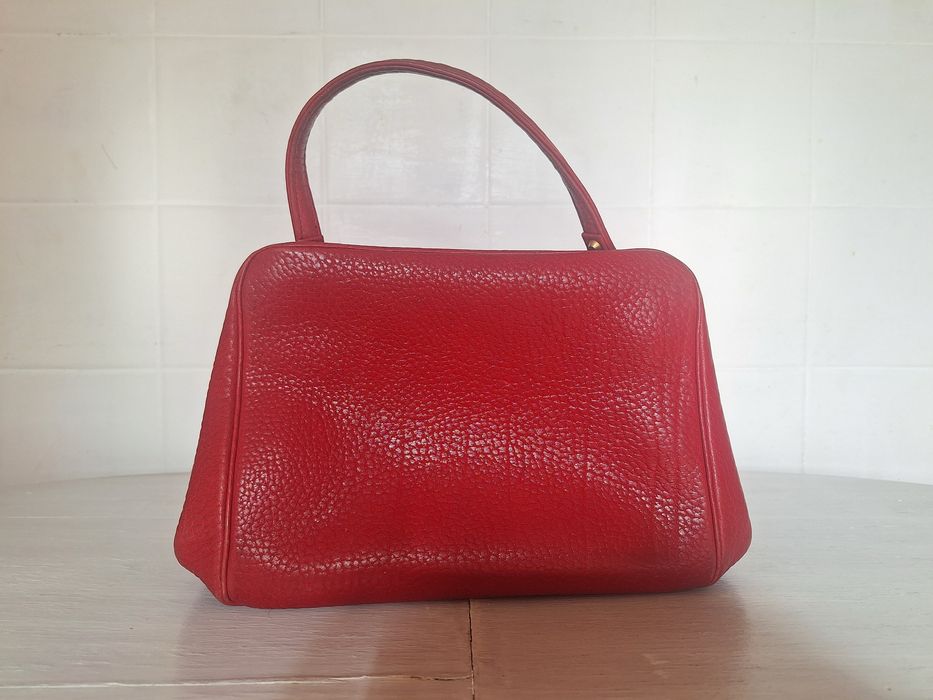 Базова акцентна червона сумка. Олд мані 80-х
