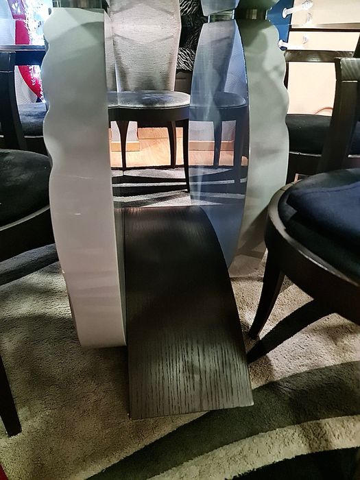 Mesa de vidro + 6 caseiras