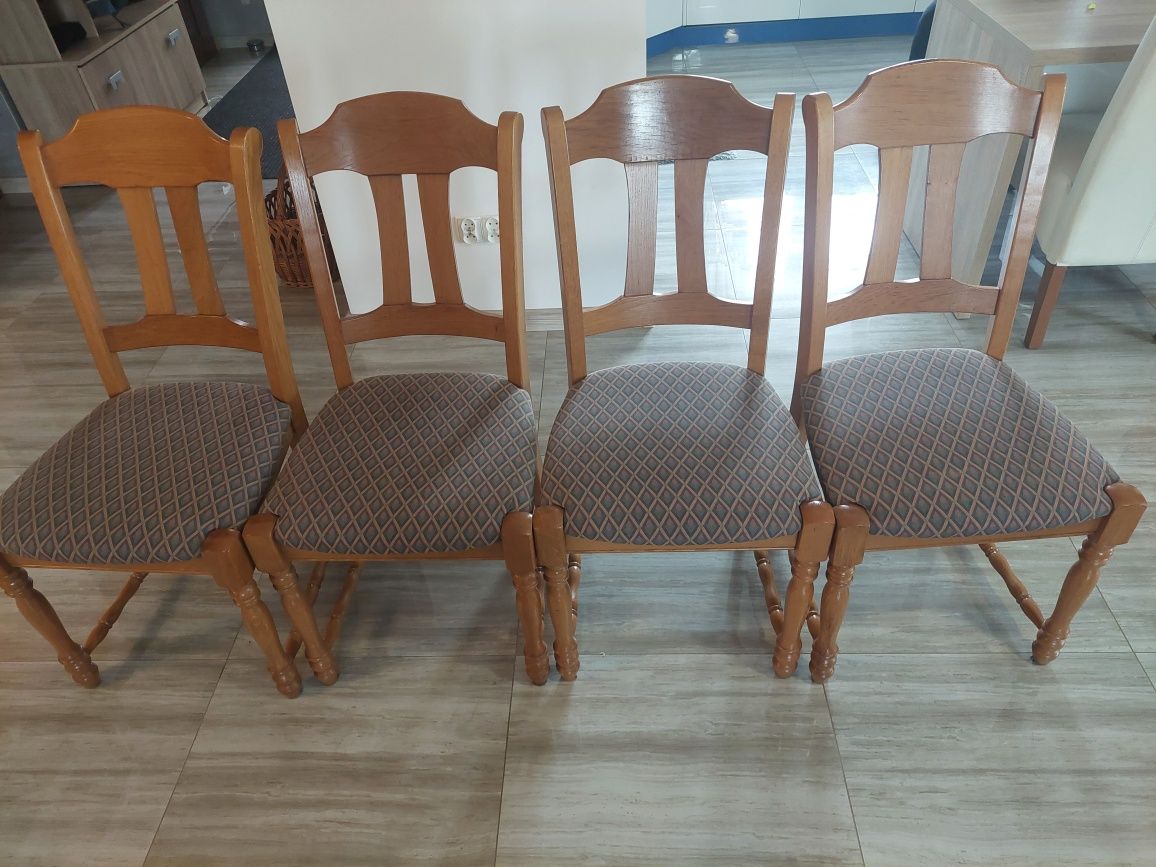 4 Krzesełka drewniane