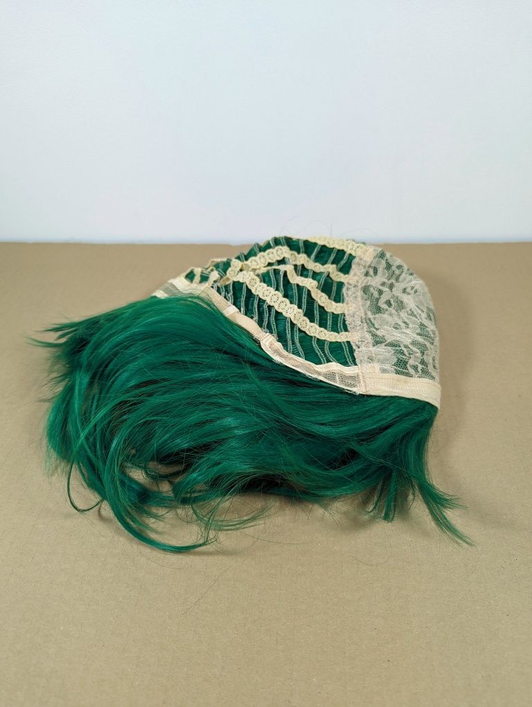 Peruka zielona pół długie włosy BOB grzywka damska ok 20 cm cosplay