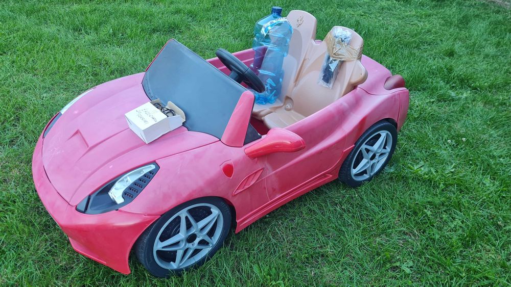 Zabawki dla dzieci Auto Duże na akumulator i wózek dla lalek.