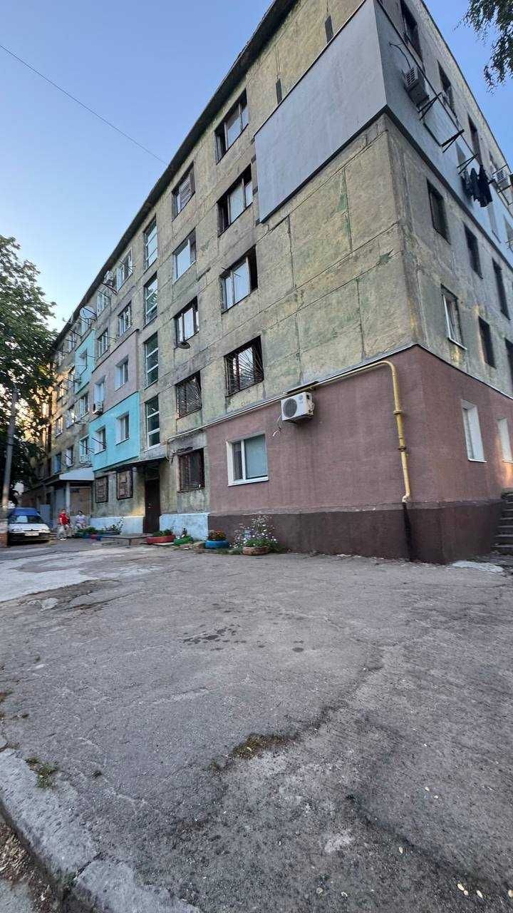 Продам кімнату в гуртожитку на вул. Жебунова 11