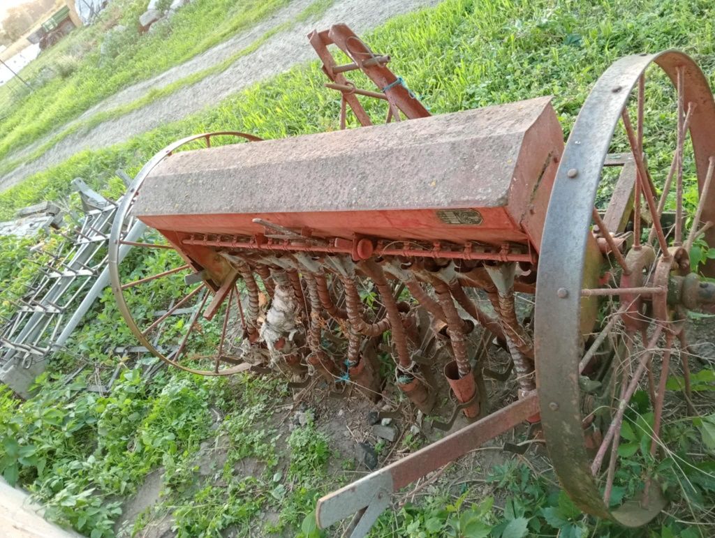 Sprzedam siewnik konny