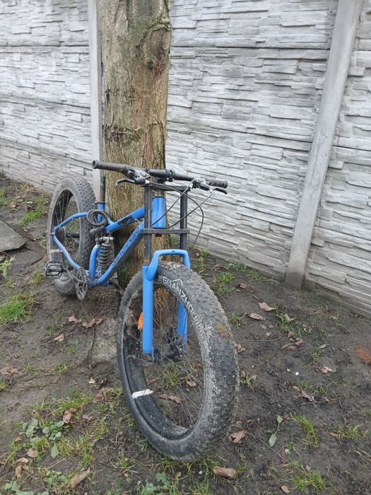 ПРОДАМ-Великий 4000 , малий 1500