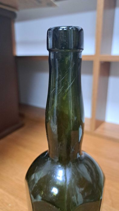 Zabytkowa butelka apteczna zielone szkło, 29 cm (298)