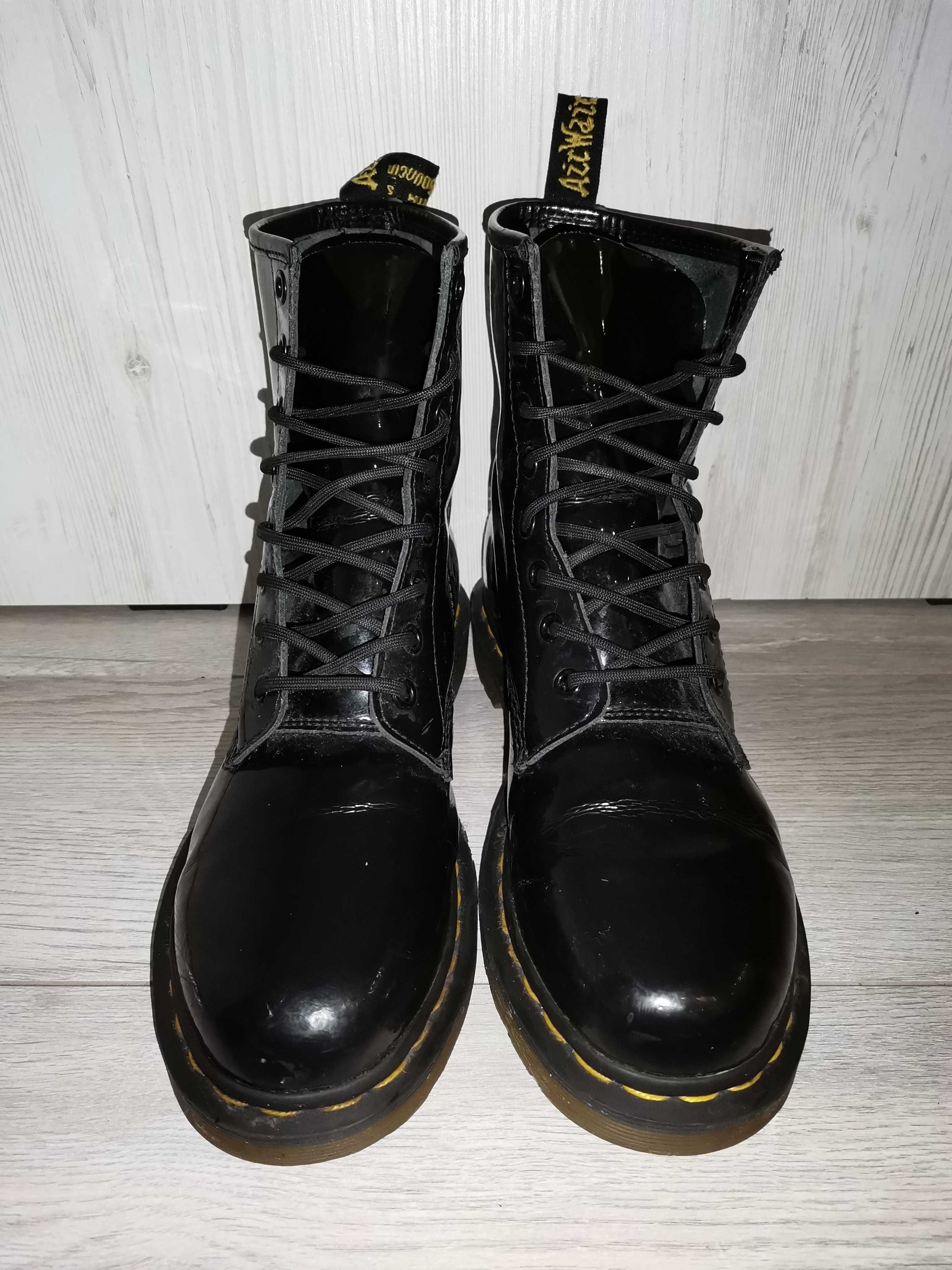 Dr.Martens                    .