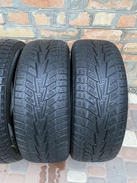 Зимові шини 215/55 R17 Hankook Winter I*Cept iZ2 98T 4ШТ.