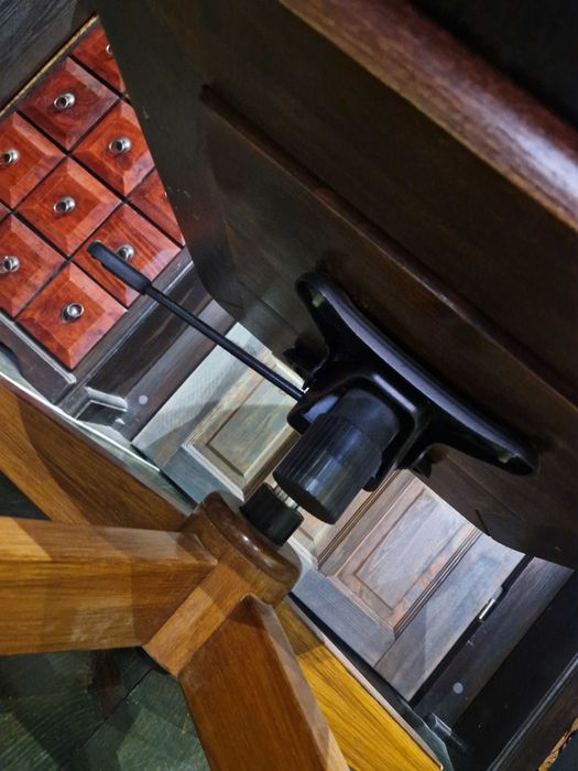 Fotel obrotowy z  dębiny-stan idealny