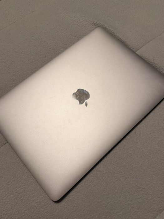 Macbook pro M1 13” 8gb RAM 256