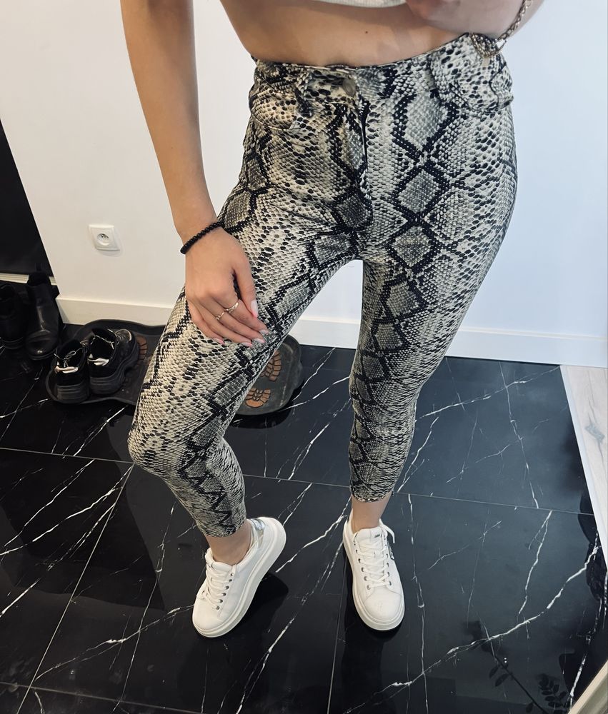 Spodnie Zara materiałowe wzór skóra węża print r. XS High Rise
