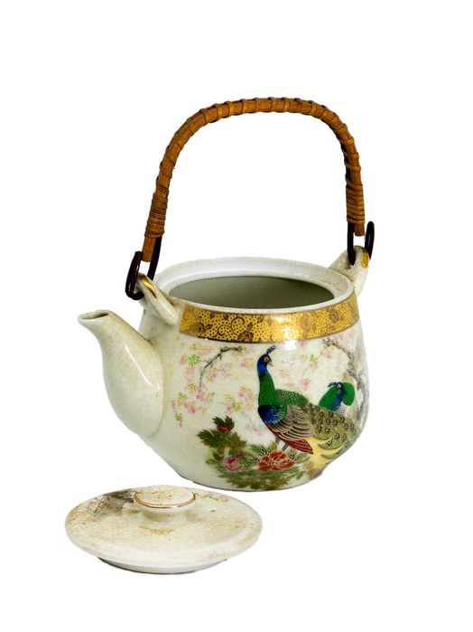 Bule Porcelana Japonesa com Pavões e Rebordo Dourado, Século XX