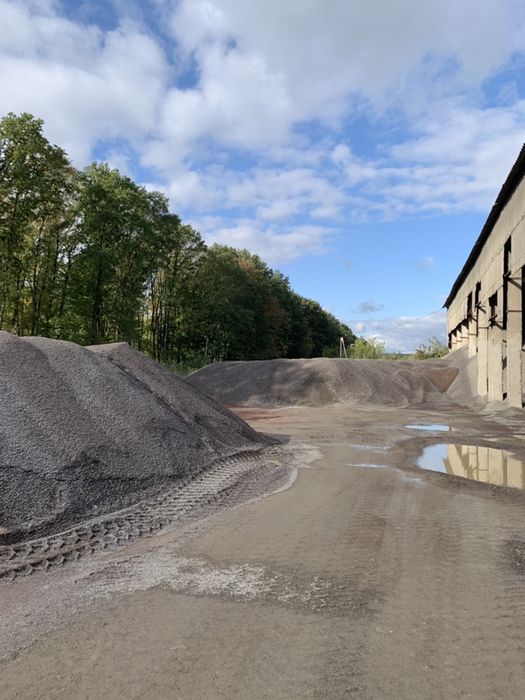 Щебінь гранітний. Відсів гранітний. Екскаватор. Камаз