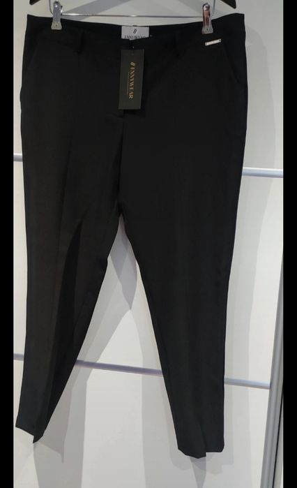 Czarne spodnie cygaretki 46