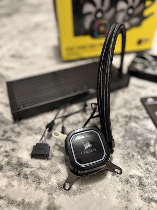 Водяне охолодження Corsair iCUE H100i RGB Pro XT (CW-9060043-WW)