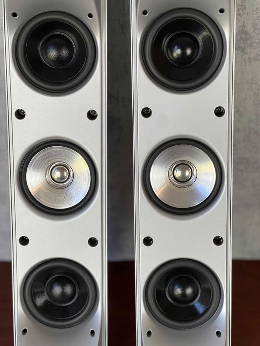 KEF HTS5001 – para satelit + uchwyty ścienne, 8OM, srebrne