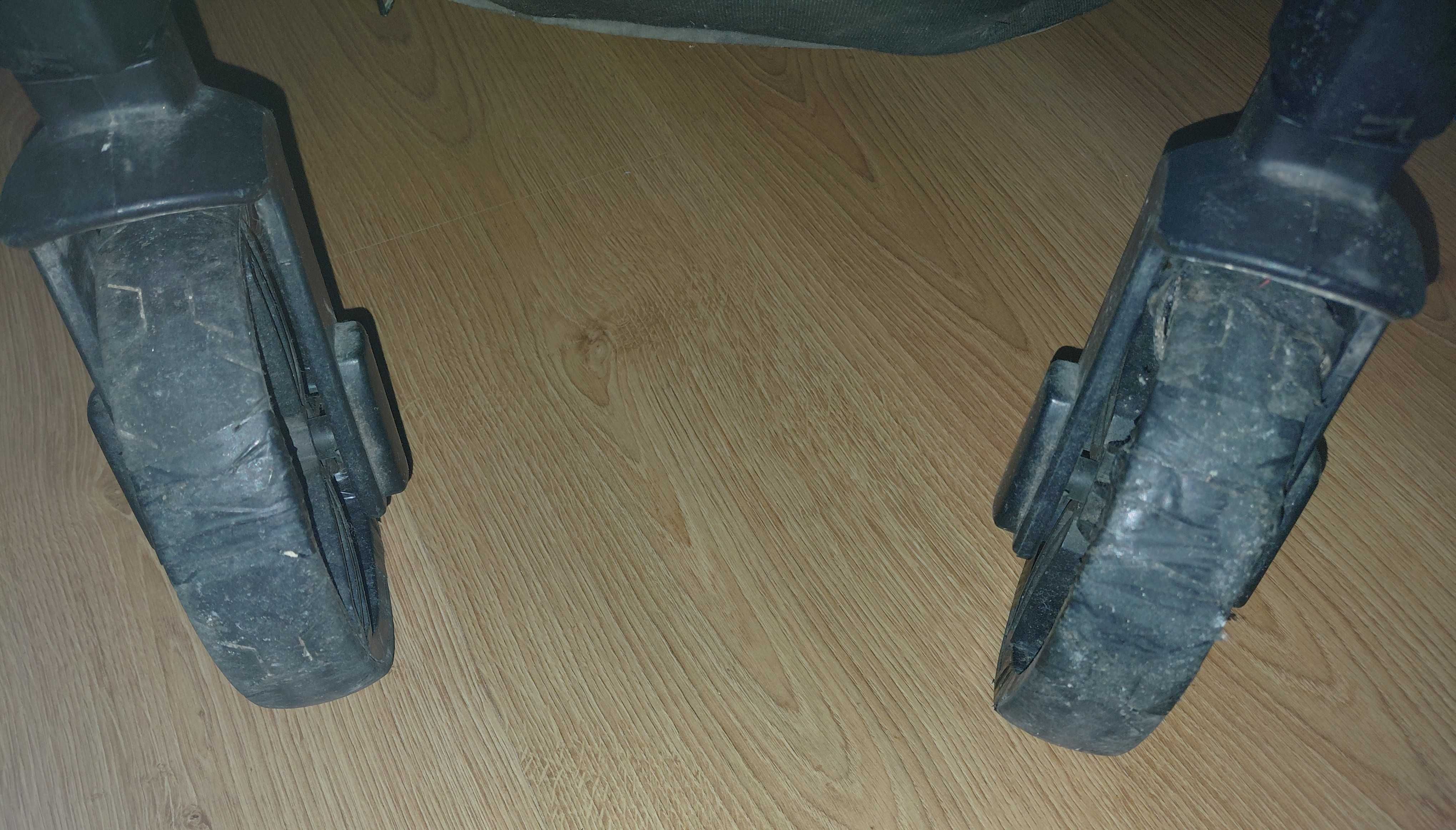 Cadeira Auto Bebé / Ovo + Alcofa. Oferta: Carrinho