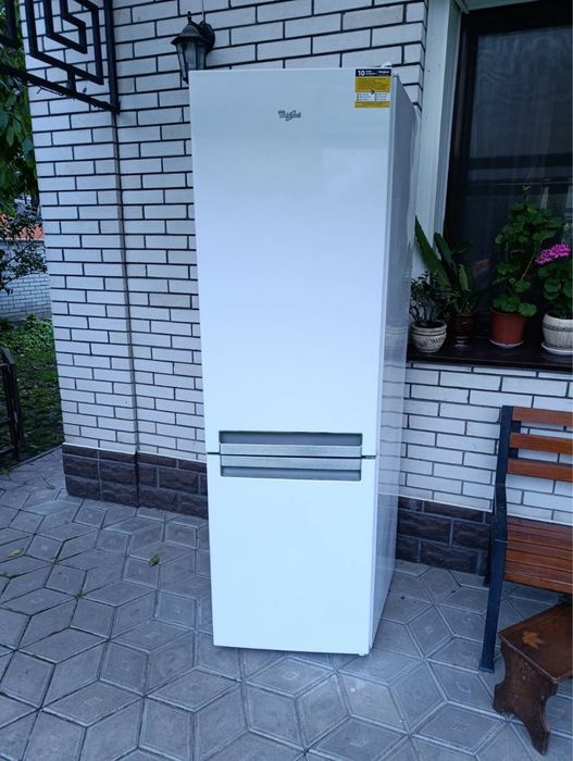 Холодильник Whirpool