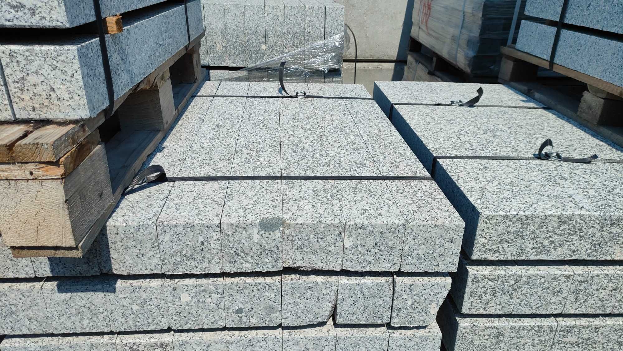 Stopień granitowy czarny granit schody stopnie schodowe kostka obrzeża