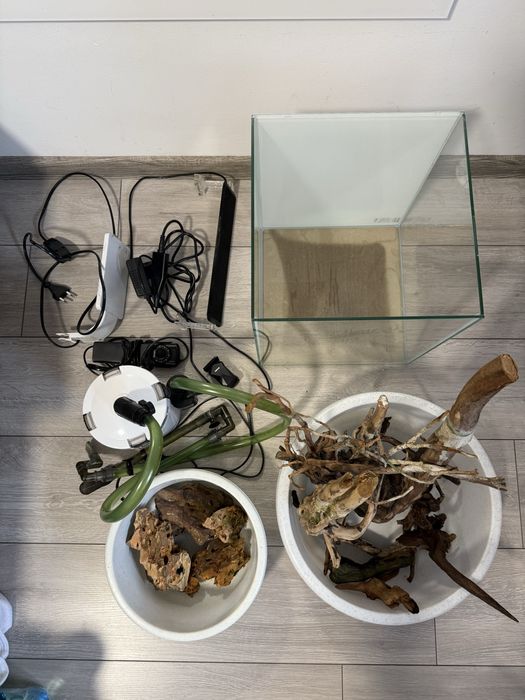 Akwarium aquael 29x29x35 + oswietlenie led z akcesoriami + aranzacja