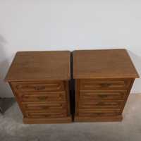 Mesas de cabeceira em madeira maciça