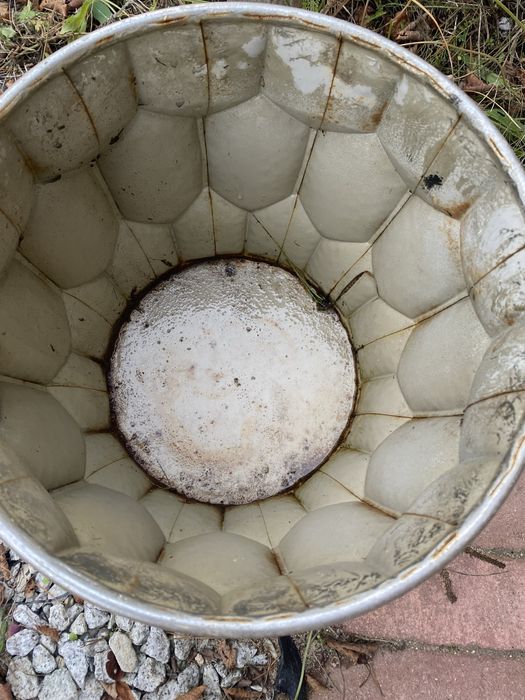 Metalowa duża osłonka doniczka na nóżkach