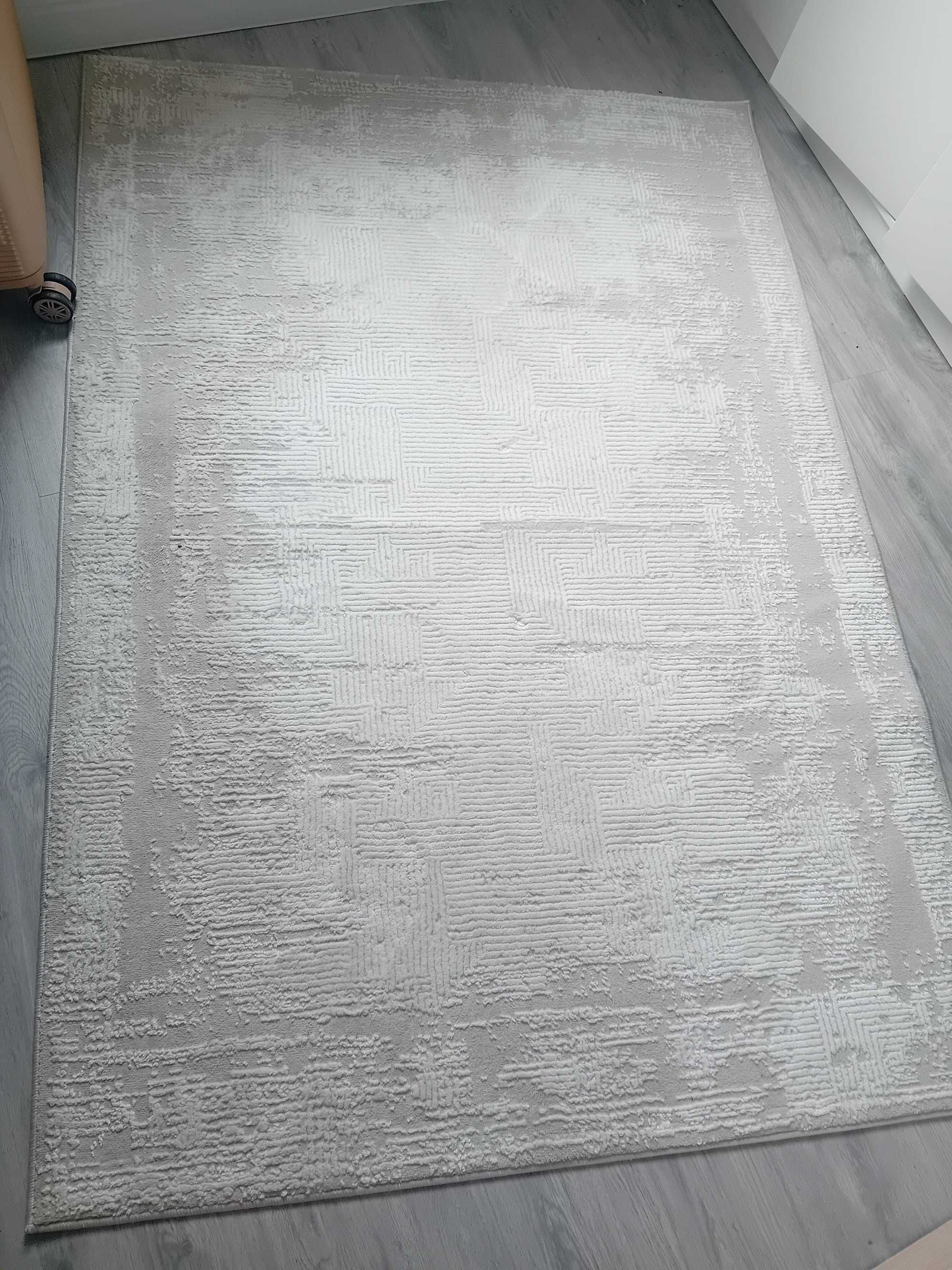 ładny brązowo-biały dywan 120cm x 170cm