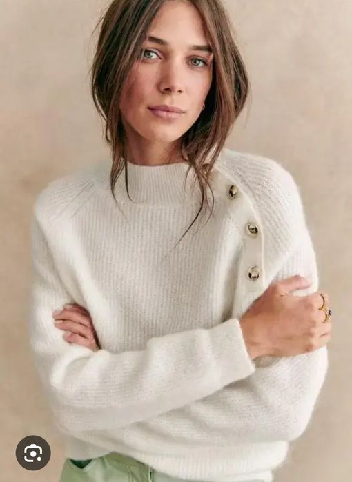 Об'ємний светр з вовни мериноса та мохеру  від дорогого бренду Sezane