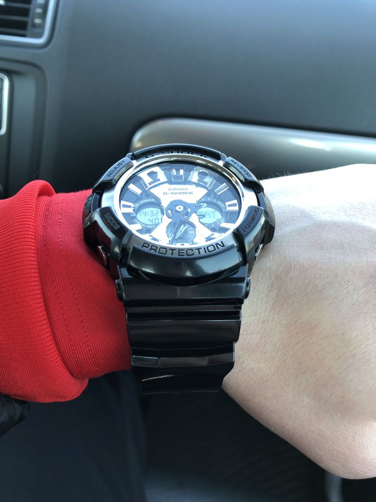 Продам часы Casio GA-200BW-1AER