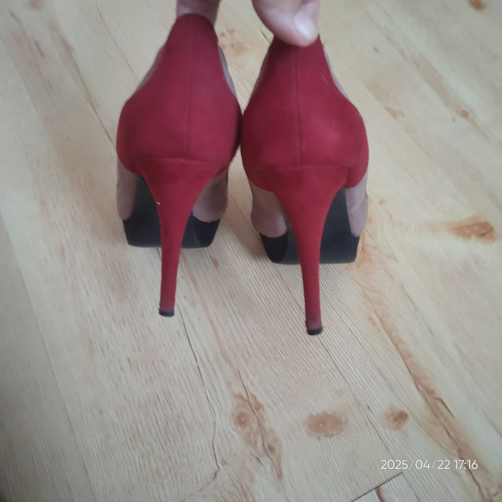 Buty na szpilce + gratis