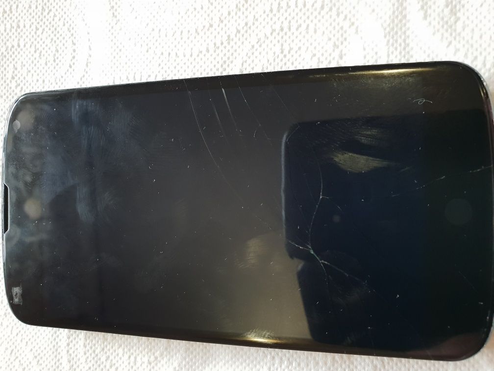 LG NEXUS 4 смартфон .