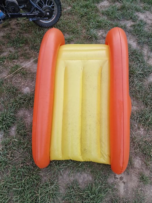 Dmuchana zjeżdżalnia do basenu i suchego baseniku