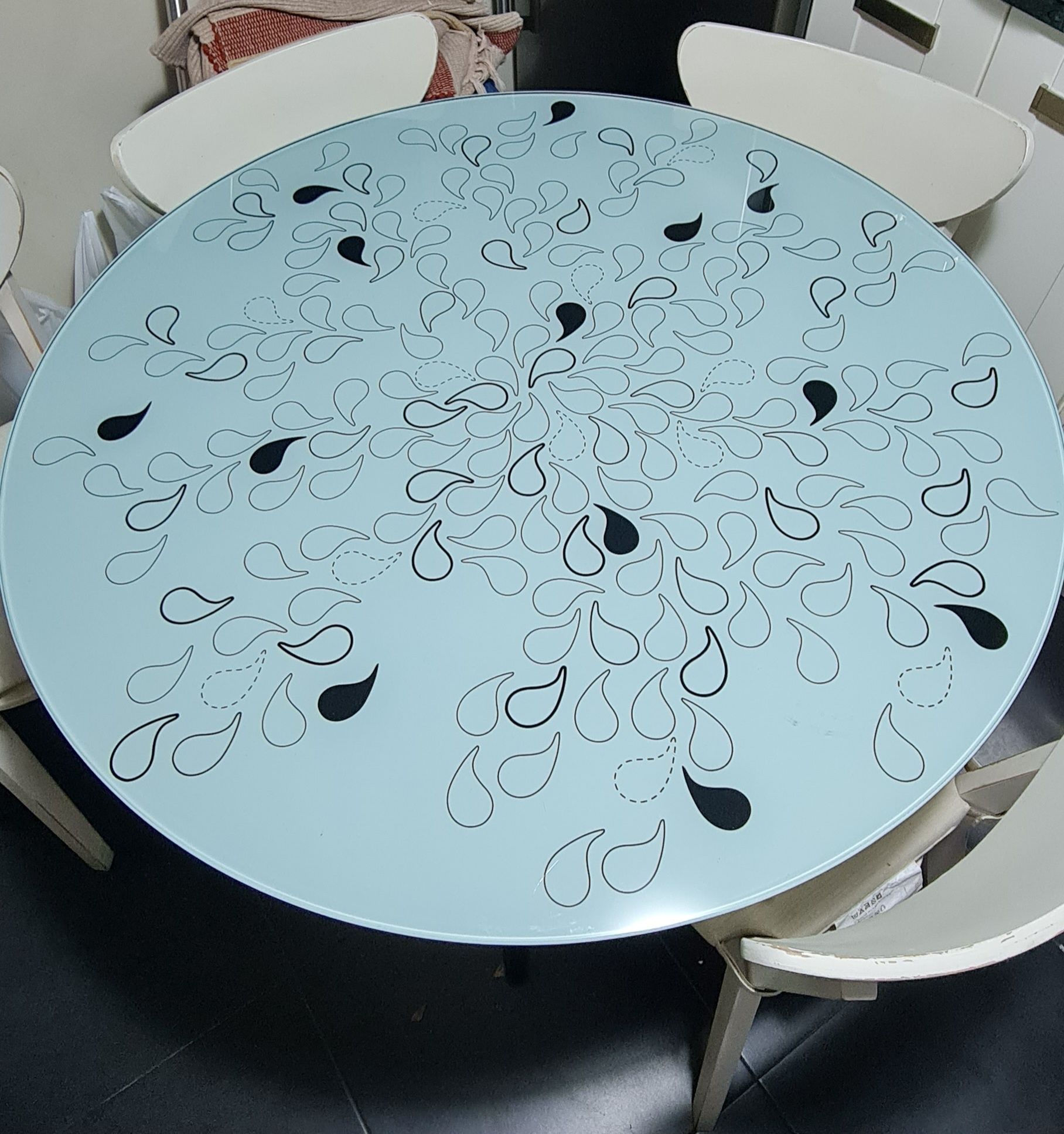 Mesa em vidro com 6 cadeiras