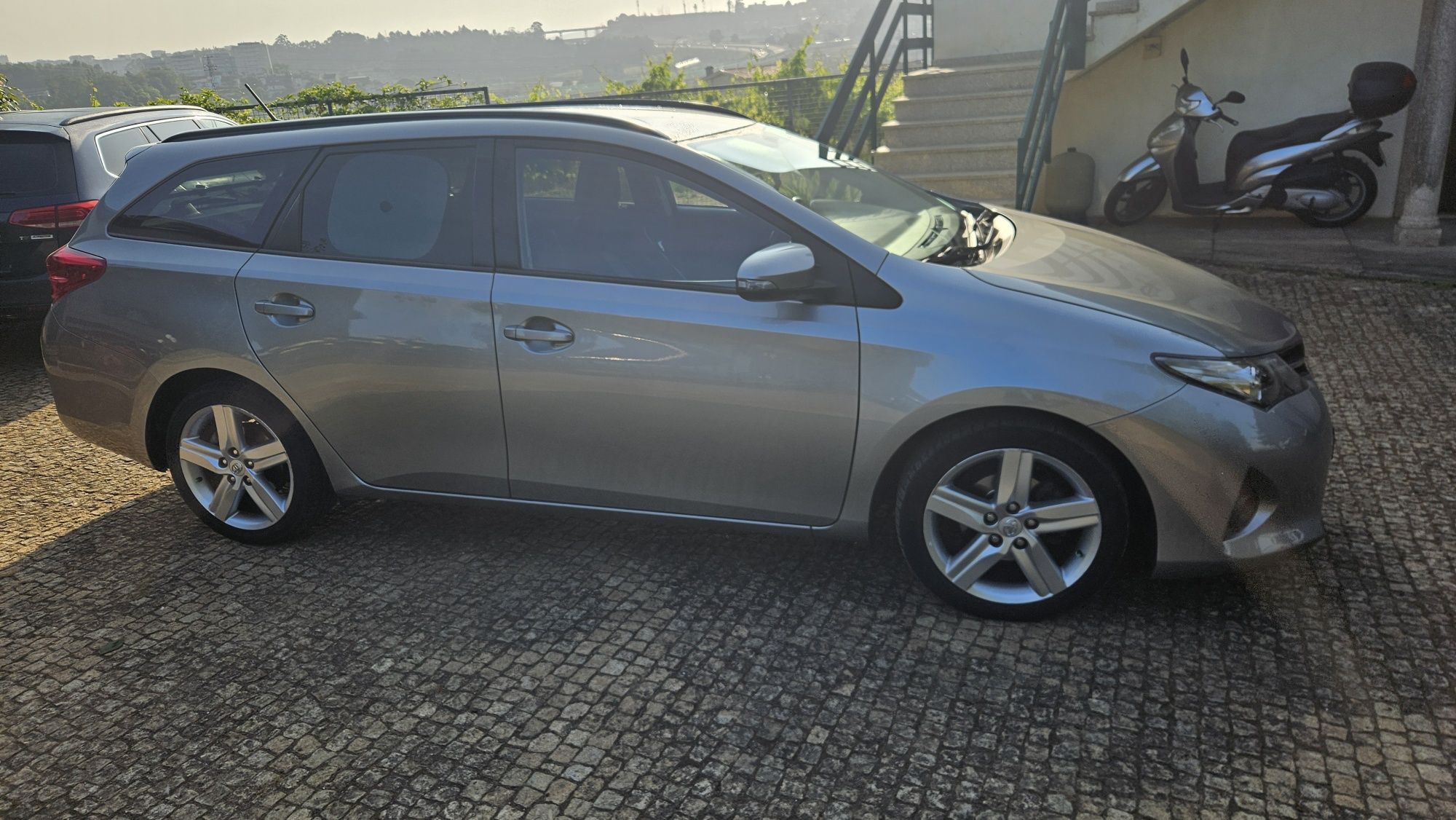 Toyota auris 1.4  touring  98 mil km original diesel
