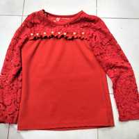 Czerwona bluzeczka dziewczęca z perełkami i koronką