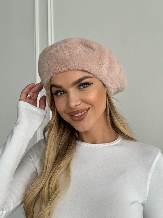 Берет модный стильный.