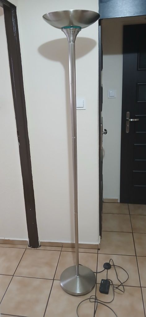 Lampa stojąca podłogowa