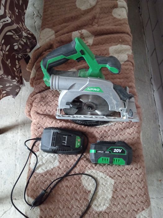 Подам акамулятрну пилку