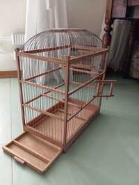 Клетка для птиц деревянная.