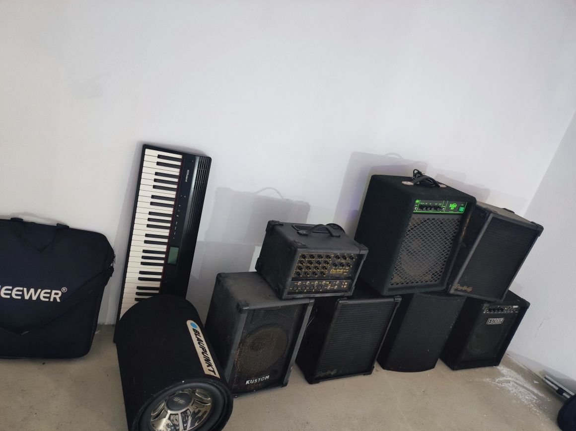 Caixas de som com mesa