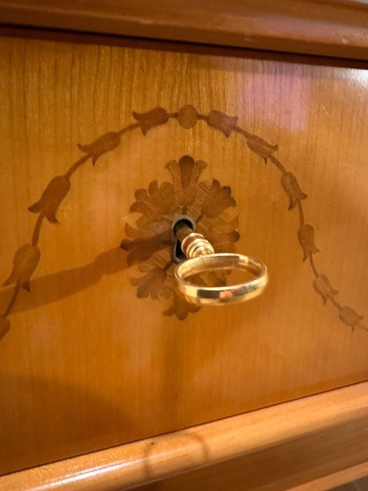 Do sprzedaży piękny kredens/witryna