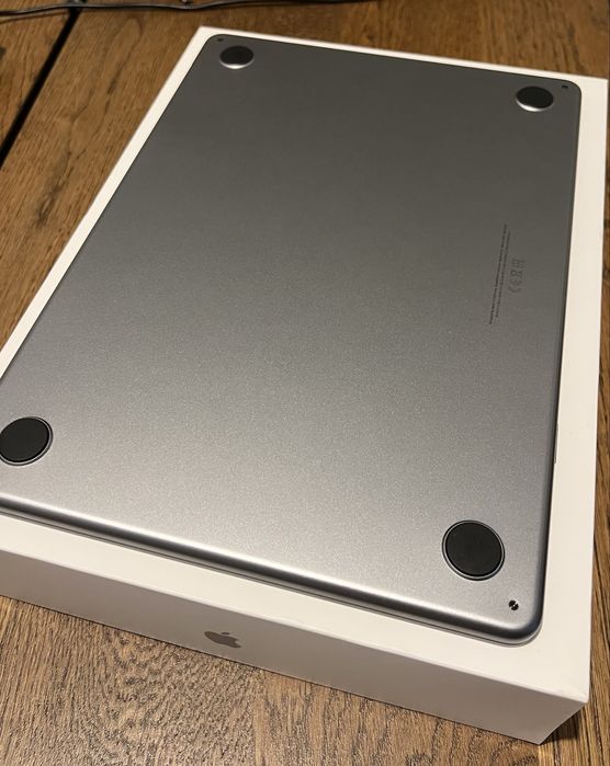 MacBook Air (13", M2 series)